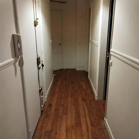 Republique Gorgeous Apartment