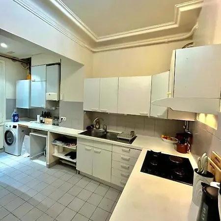 Republique Gorgeous Apartment