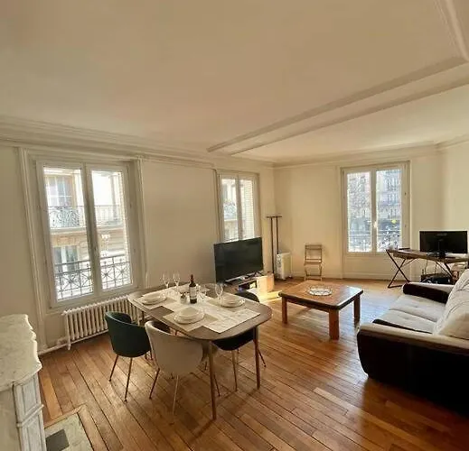 Republique Gorgeous 公寓 *